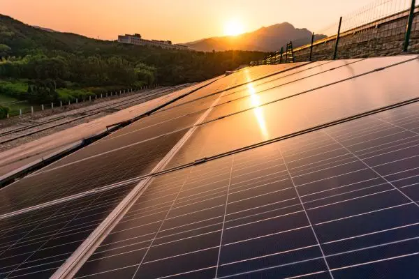 São Paulo é líder no segmento de micro e minigeração distribuída de energia solar, com mais de 300 mil sistemas instalados