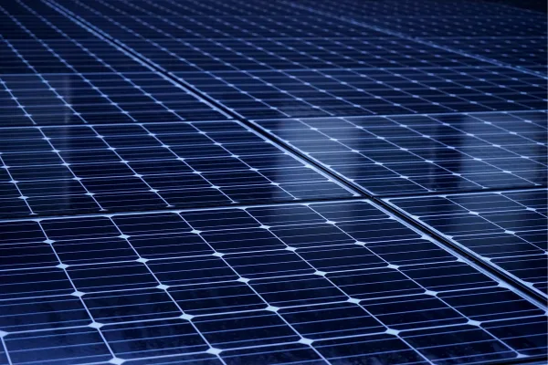 O ranking do laboratório PVEL é considerado uma referência confiável na avaliação da confiabilidade e desempenho de painéis solares.